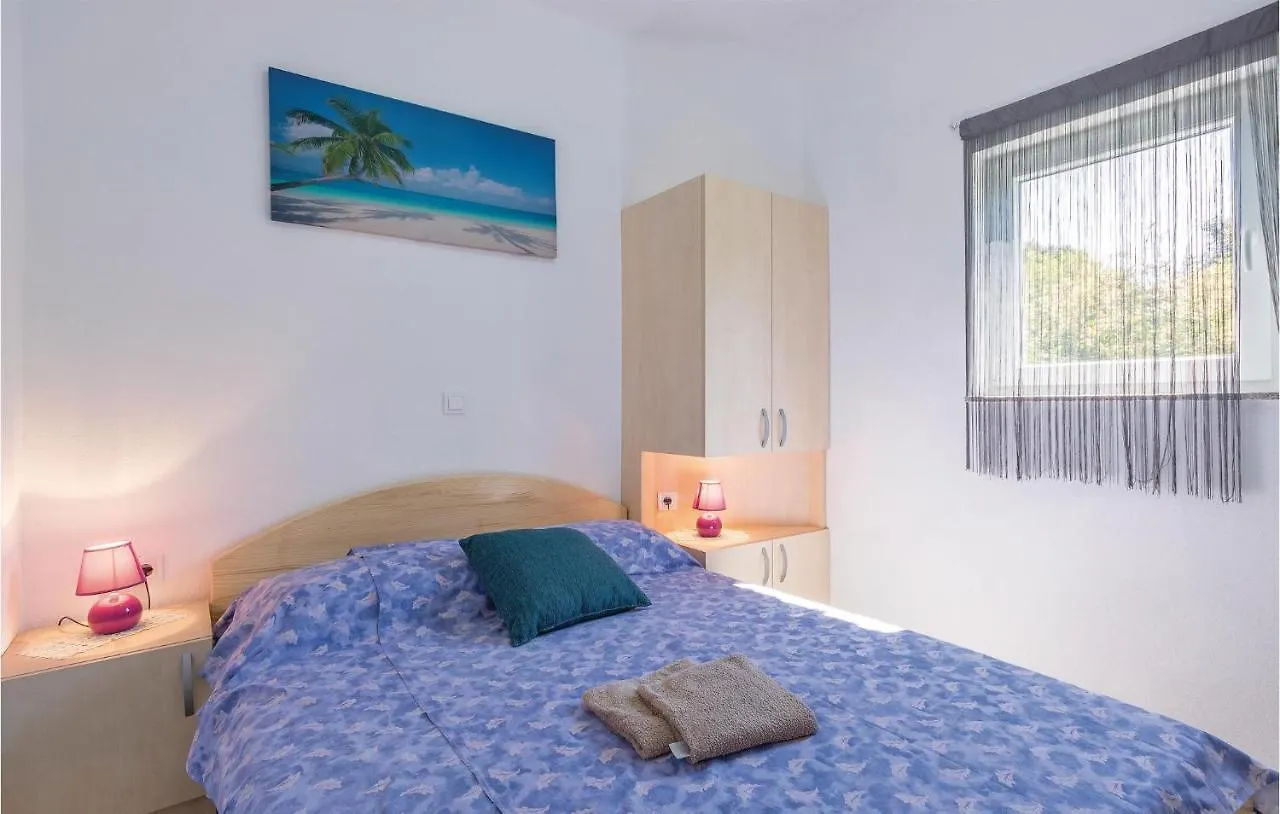2 Bedroom Beautiful Home In Peroj