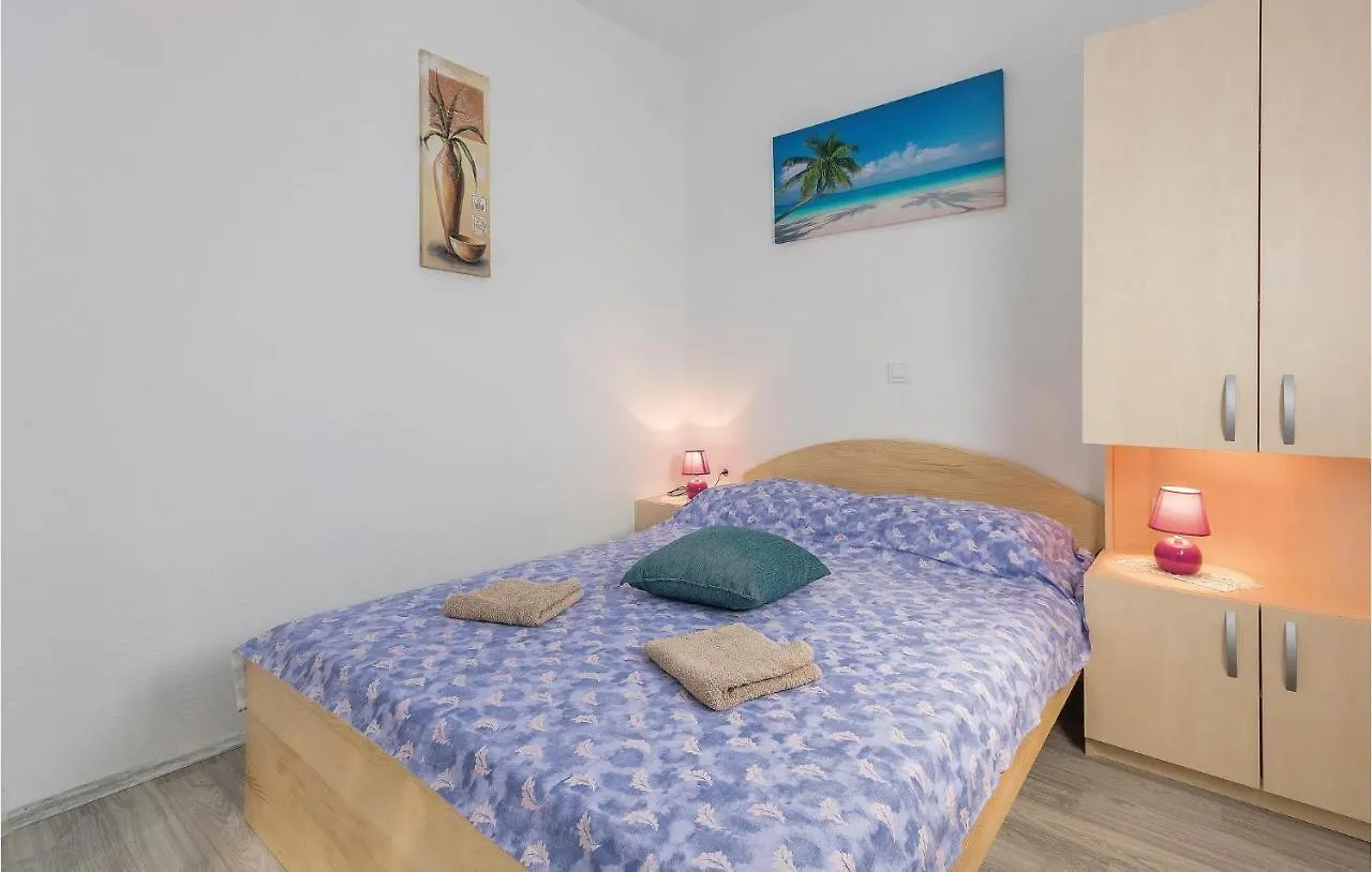 2 Bedroom Beautiful Home In Peroj