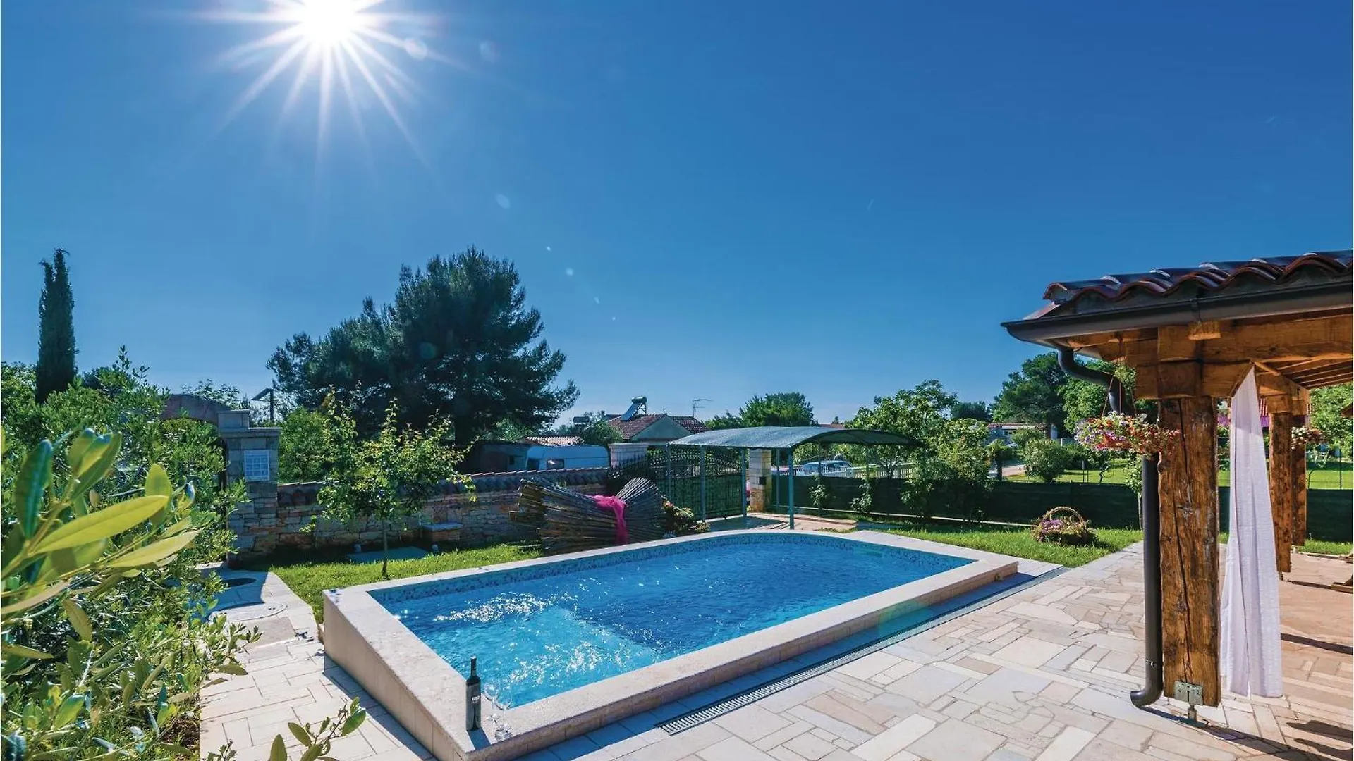 2 Bedroom Beautiful Home In Peroj Хорватия