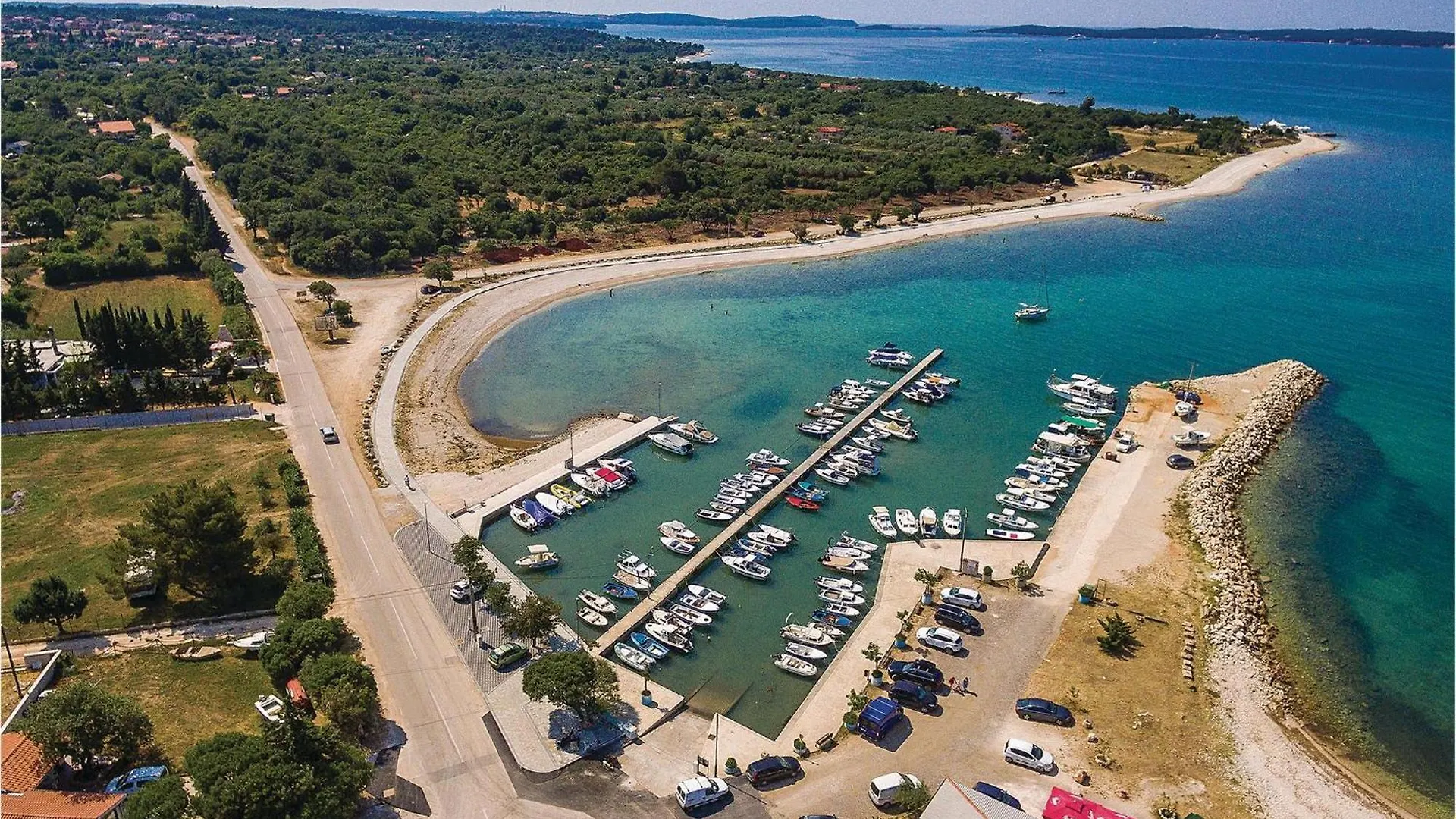 2 Bedroom Beautiful Home In Peroj Σπίτι διακοπών