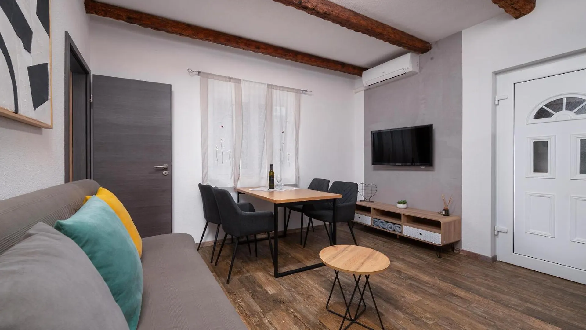 2 Bedroom Beautiful Home In Peroj