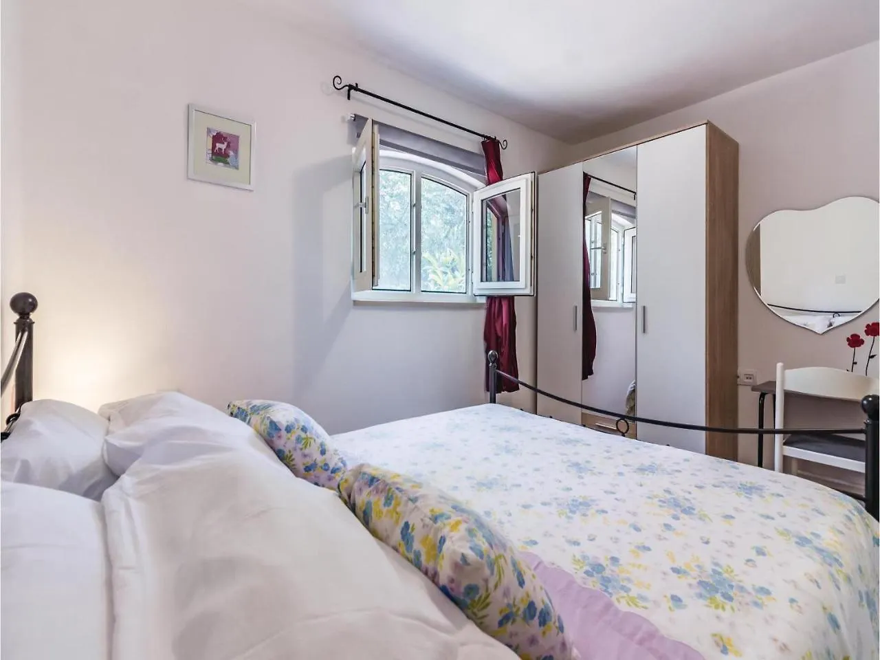 2 Bedroom Beautiful Home In Peroj 0*,