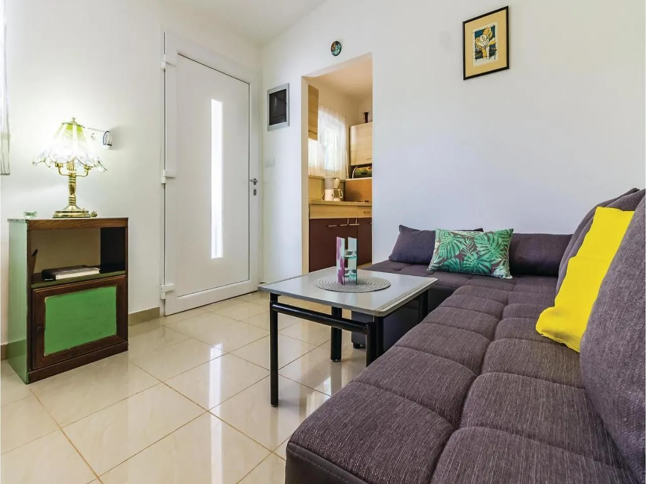 2 Bedroom Beautiful Home In Peroj