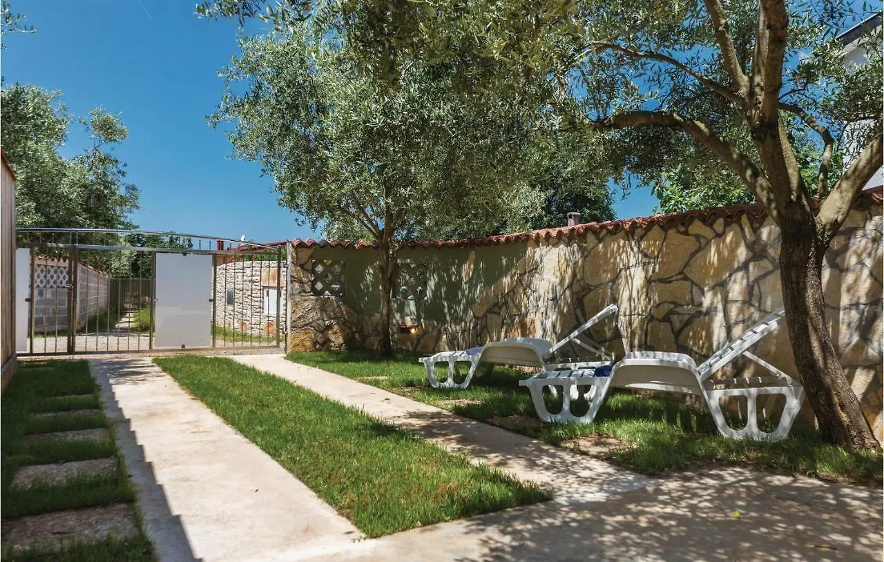 2 Bedroom Beautiful Home In Peroj